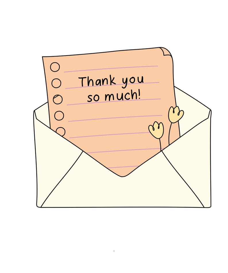 Pu&ograve; includere: Illustrazione disegnata a mano di una busta color crema con un biglietto arancione chiaro all'interno. Il biglietto dice "Thank you so much!" in testo nero. Due piccoli fiori gialli spuntano dalla busta.