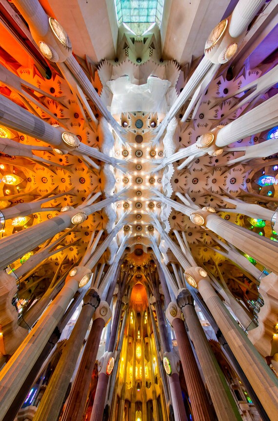Interieur uit de Sagrada Familia van Gaudi Etsy Belgi