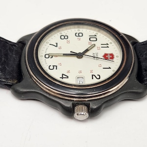 Swiss Army 330 Water Resistent Swiss Wristwatch Leather Band - New Battery image 2