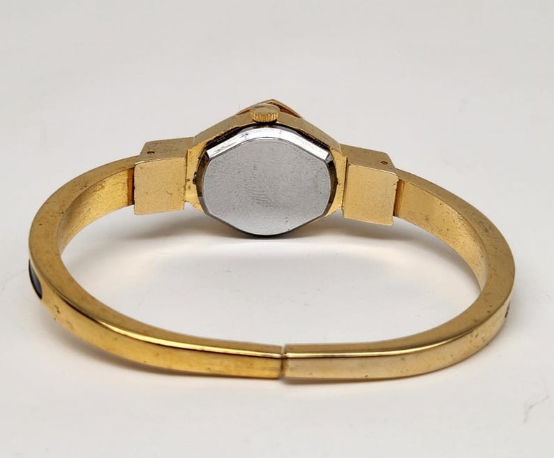 Relógio Peekaboo Vintage com mecanismo suíço de corda manual e detalhes em esmalte dourado. imagem 4