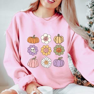 Pastell Herbst Kürbis Blume Sweatshirt | Süßer Herbst Rundhalsausschnitt | Halloween Pullover | Ästhetisches Herbst Shirt | Gemütlicher Pumpkin Spice Pullover