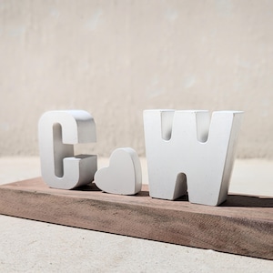 Letras de hormigón personalizadas con símbolos y base de madera de nogal, regalo de boda, inauguración de la casa, decoración minimalista, aniversario de amor, amor para tu pareja
