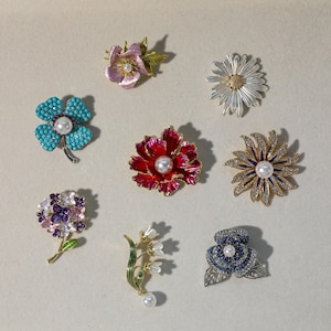 Personalized birth flower brooch, vintage enamel brooch, flower brooch, Lily brooch,birth flower gift,Handmade Brooch ,handmade jewelry gift