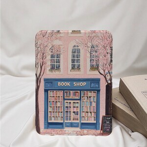 Funda Kindle con correa de mano para Paperwhite 12.º, 10.º y 11.º (6, 6,8 y 7 pulgadas) de Book Shop. Funda para Kindle 2022/2024.