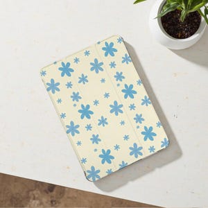 Bule Flower iPad Case with Pencil Holder Cover for iPad 11/10/9/8 Gen Air 7/6/5/4 iPad 13&quot; 11&quot; 10.9&quot; Pro 12.9 Inch iPad Mini 6/7 2025 M3 A16