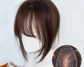 Topper in capelli umani con frangia leggera e vaporosa, pizzo svizzero a 3 clip per dare volume ai capelli diradati.