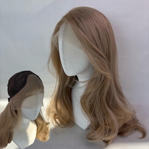 Parrucca frontale in pizzo color oro chiaro, 13x6, onde a strati alti, fibra ad alta temperatura