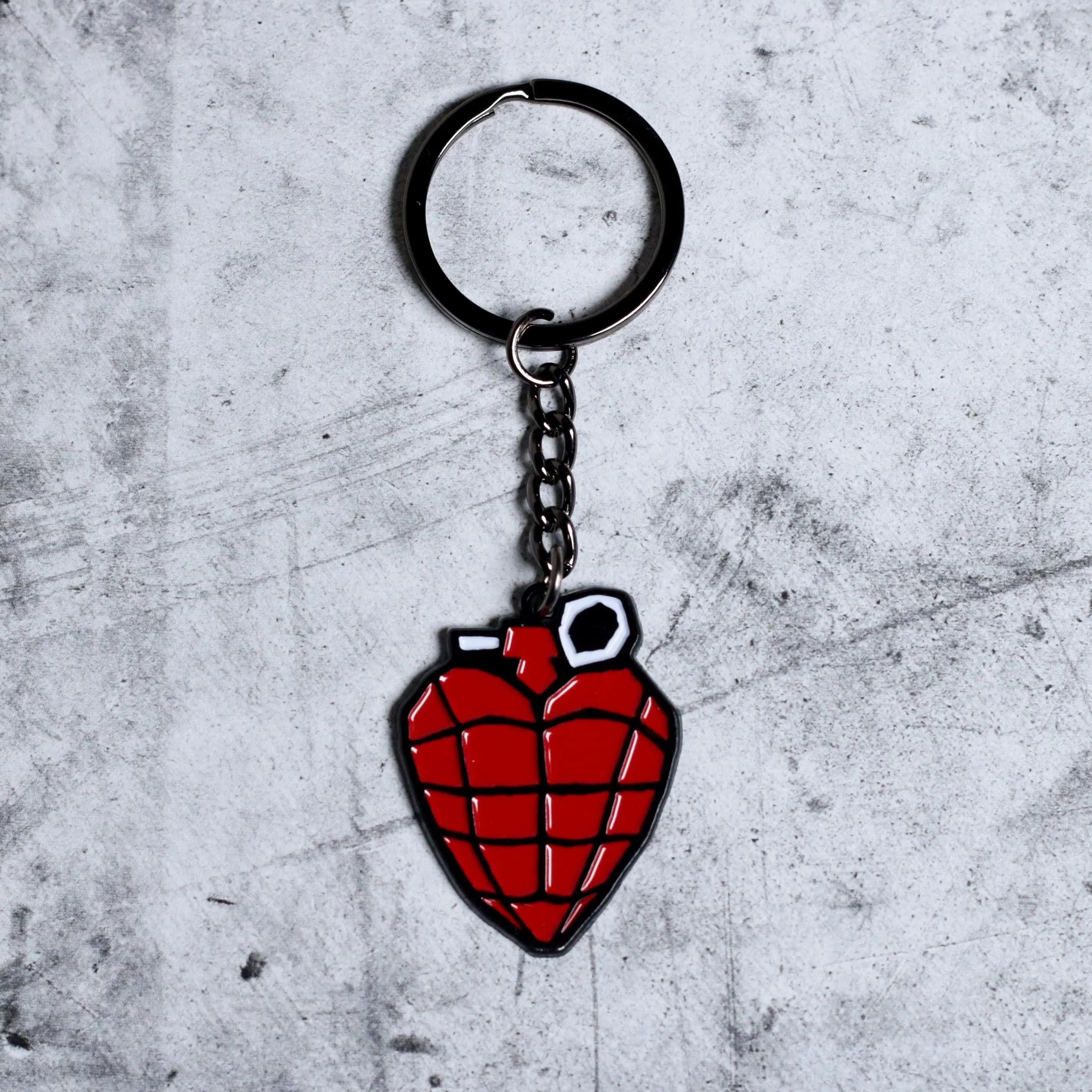 【新品】Green day American Idiot ツアー キーホルダー Green Day American Idiot Heart Grenade Soft Enamel Keychain