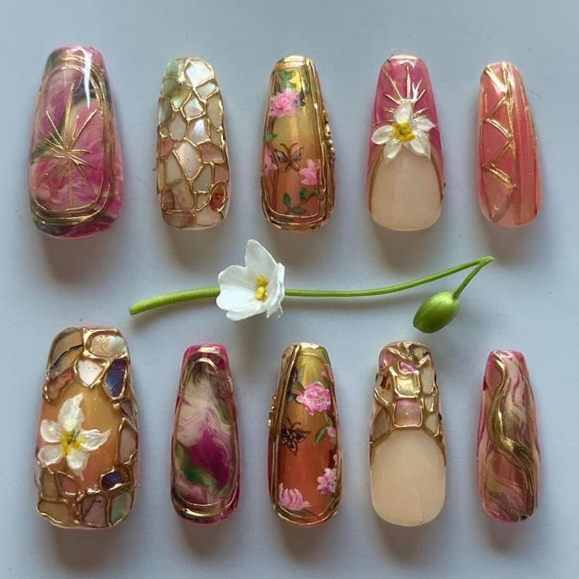 Vintage Pearl Mosaic Nails That Shine
