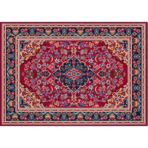 Può includere: Un tappeto rettangolare caratterizzato da un campo centrale rosso intenso con un medaglione centrale blu scuro e intricati motivi floreali nelle tonalità del blu, crema e oro. Il tappeto è incorniciato da un'ampia bordura blu scuro con motivi floreali.