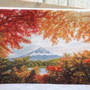 山の周りの桜、アクリル画風景春のアート、ピンクの花のアート、小さな
