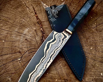 Cuchillo de chef Santoku profesional de cobre Damasco hecho a mano con mango de resina negra nubosa.