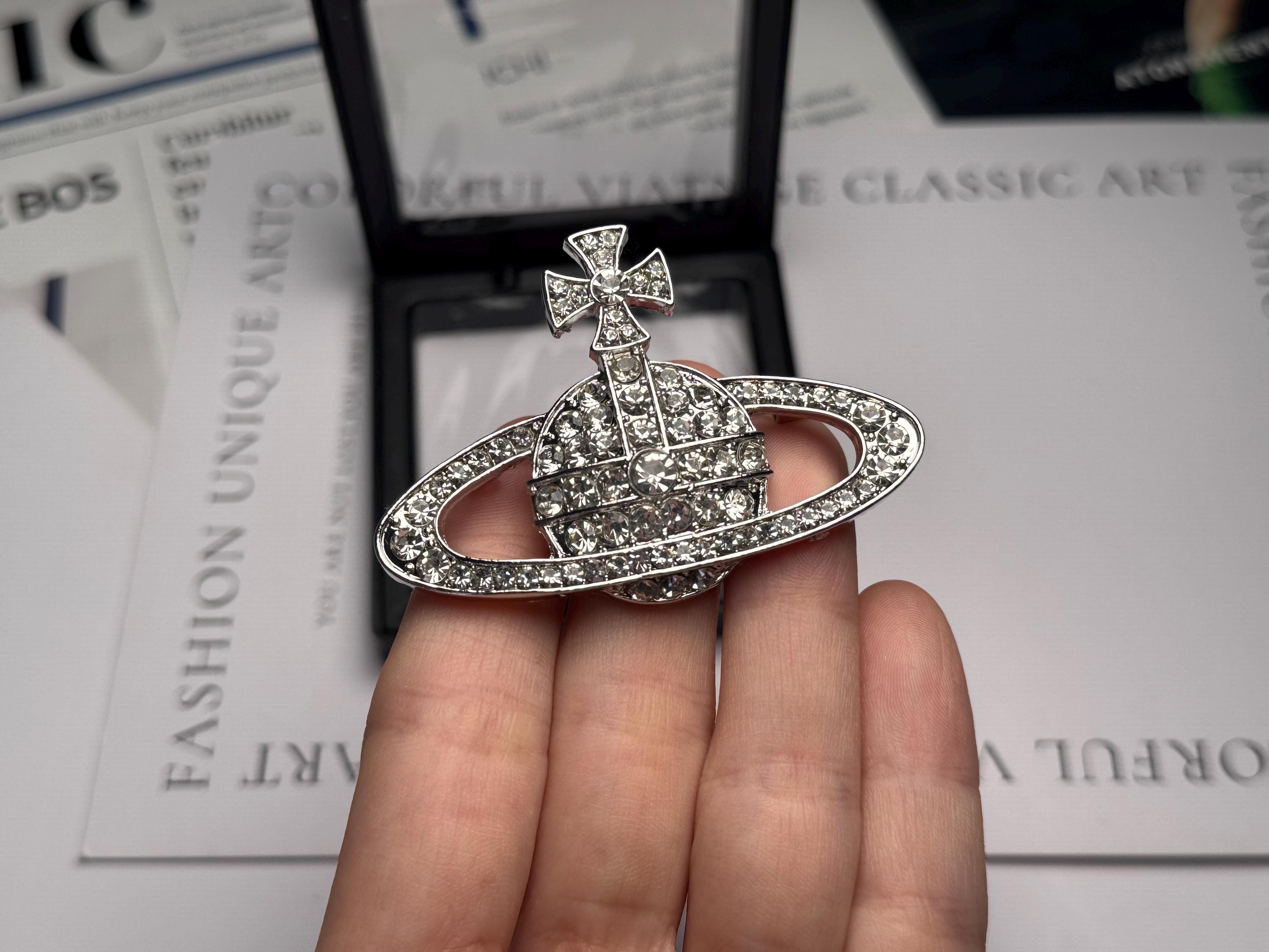 Vivienne westwood brooch pin - Etsy 日本