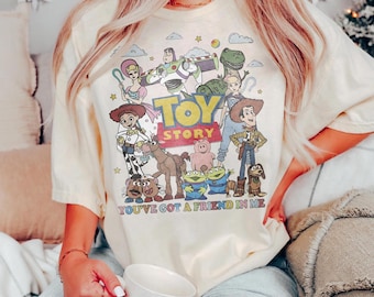 Camiseta retro "Tienes un amigo en mí", camiseta de Toy Story, camiseta de Disney Pixar, fiesta de Woody y Buzz en Toy Story, camiseta de colores cómodos, familia Disney