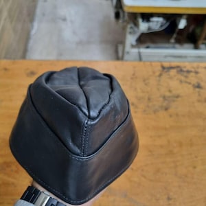 本物のミリタリートライアングルブラックレッドトリムキャップレザーアーミーハットゲイフェチ