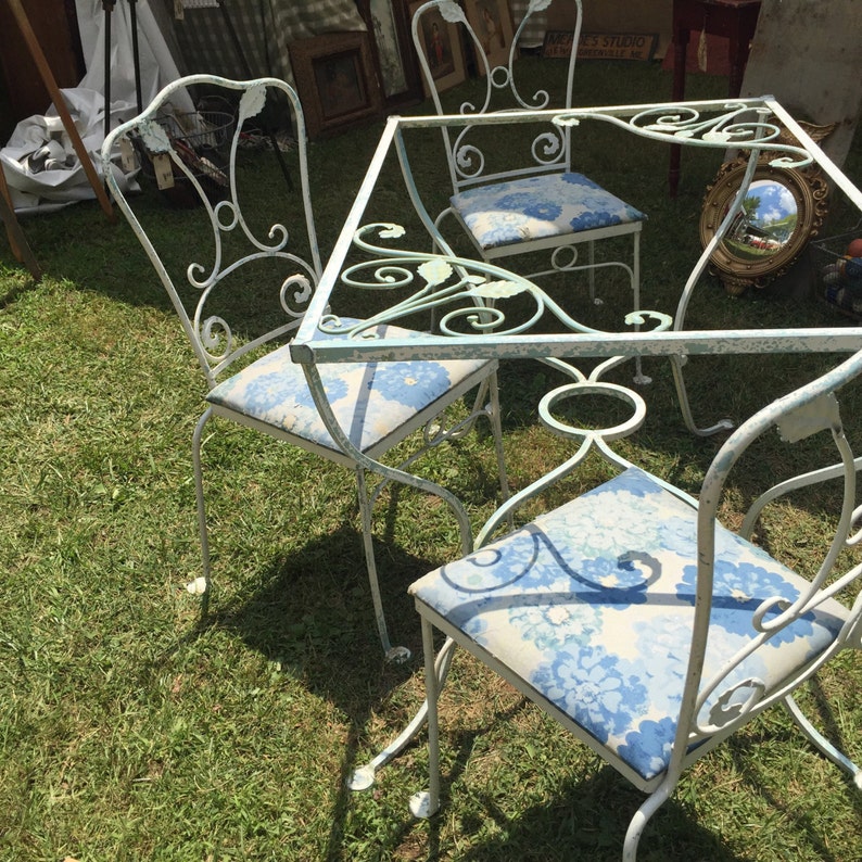 Salterini Wrought Iron Table and Four Chairs / Salterini / 42 X 30 / Chippy White Paint Absolutley Fabulous image 3