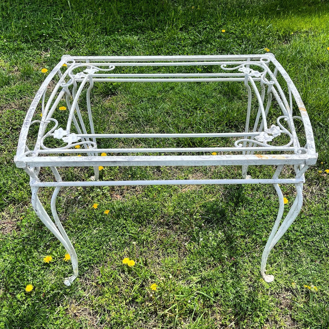 Salterini Wrought Iron End Table / Salterini / Chippy White Paint