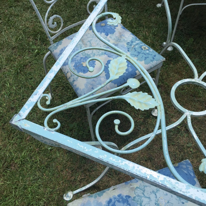 Salterini Wrought Iron Table and Four Chairs / Salterini / 42 X 30 / Chippy White Paint Absolutley Fabulous image 4