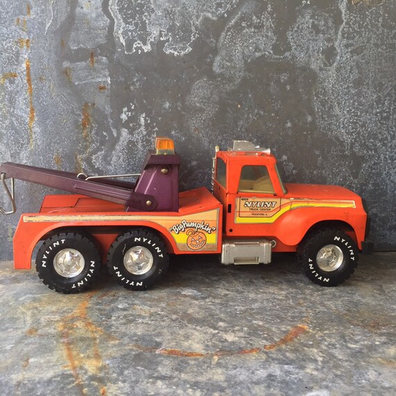 nylint big pumpkin tow truck