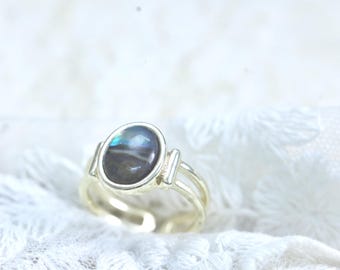 Adjustable Oval Abalone Shell Ring in Vintage Gold-Tone Setting