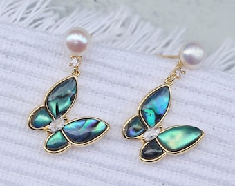 Brincos de borboleta dourados, brincos de madrepérola e pérola, joia feminina inspirada no oceano.