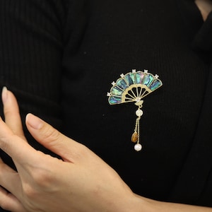 Handmade Abalone Shell Fan Brooch: Gold-Plated Freshwater Pearl Jewelry
