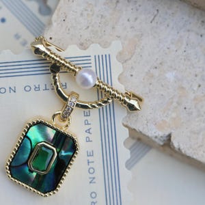 Abalone Shell Brooch: Diamond-Shaped Pearl Jewelry, Gold Frame