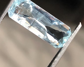 Naturlig akvamarin smaragdslipad ädelsten, ljusblå fasetterad kristall (15,1x5,6 mm)