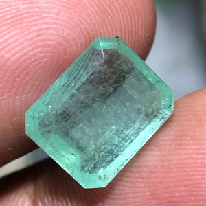 5.375 Ct Natural Pakistani Emerald | Octagon Cut Green Gemstone (5.7x4.6x2.7mm) image 2