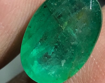3,915 ct naturlig zambisk smaragd – lös ädelsten – oval slipning – grön smaragd för smyckestillverkning