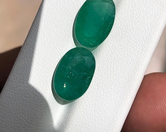 Par med naturliga zambiska smaragder | 9,50 karat ovala fasetterade matchande stenar