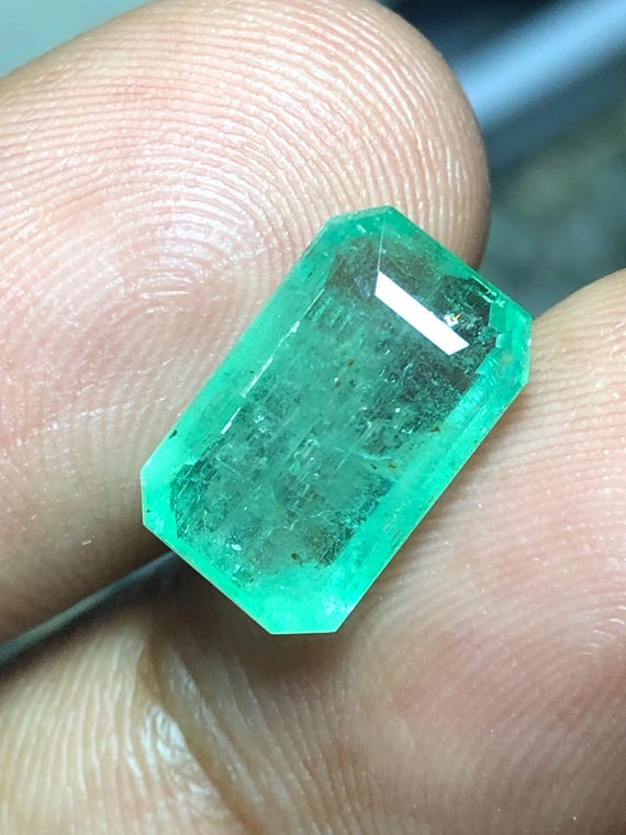 5.305 Ct Natural Pakistani Emerald | Octagon Cut Green Gemstone (12.9x8x5.4mm)