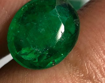 Naturlig Swat Smaragd Oval Ädelsten | Pakistansk Djupgrön Fasetterad Sten (8,7x7,2 x 3 mm)