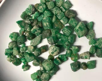 Sawat Emerald Rough Parcel – 140.455 Carats of Natural Green Crystal Rough