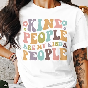 Camiseta "La gente amable es mi tipo de gente", digital, sudadera con capucha, fuente hippie ondulada, cita retro divertida PNG SVG, vibras positivas, buena energía