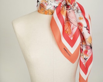 Pañuelo grande rosa. Suave seda natural italiana. Regalo lujoso y elegante. Incluye caja.