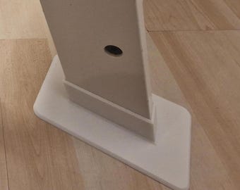 Könnte beinhalten: Weißes Möbelbein aus Metall mit einem runden Loch und einer weißen Kunststoffbasis.