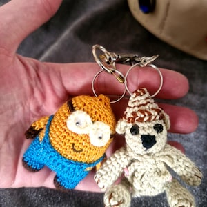 Crochet Keychain Set – Minion & Bear Amigurumi Plush Toys – Handmade Bag Charms – Cute Gifts for Kids, Fans or Collectors – Geeky Accessory