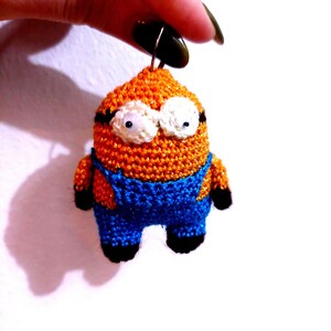 Minion Keychain Handmade Crochet – Amigurumi Plush Toy Charm – Cute Yellow Character Gift – Minion Bag Accessory for Kids & Fans, Minion Fan
