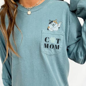 Comfort Colors® Cat Mom Pocket Shirt, Cat Shirt, Cute Cat Shirt, Cat Lover Shirt, Pocket Cat Shirt, Cat Mom Shirt, Cats Lover, Cat Mom Shirt