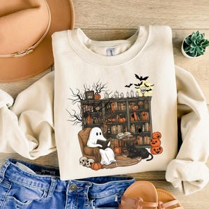 Retro Ghost Reading Books Shirt, Librarian Ghost Halloween, Halloween Teacher Sweatshirt, Halloween Shirt, Teacher Gift, Boo School Tee