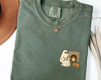Maglietta Comfort Colors® con fantasma carino e caffè, Maglietta con piccolo fantasma carino e caffè, Maglietta fantasma Boo, Maglietta fantasma e caffè, Amanti del caffè di Halloween