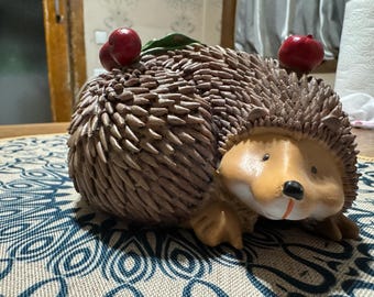 Adorable Hedgehog Figurine with Apples – Cozy Woodland Decor – Handmade Rustic Ornament – Cute Nature-Inspired Gift