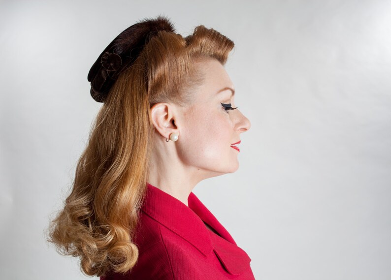Fall Fashions Chocolate Brown Velvet Vintage 1950s Mink Tail Hat