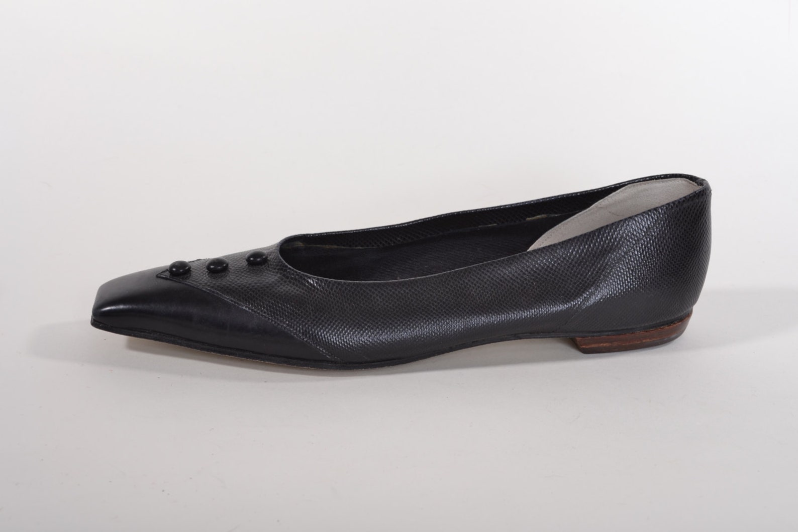vintage 1960s black flats shoes - pointed square toe ballet flats - size 7.5aa