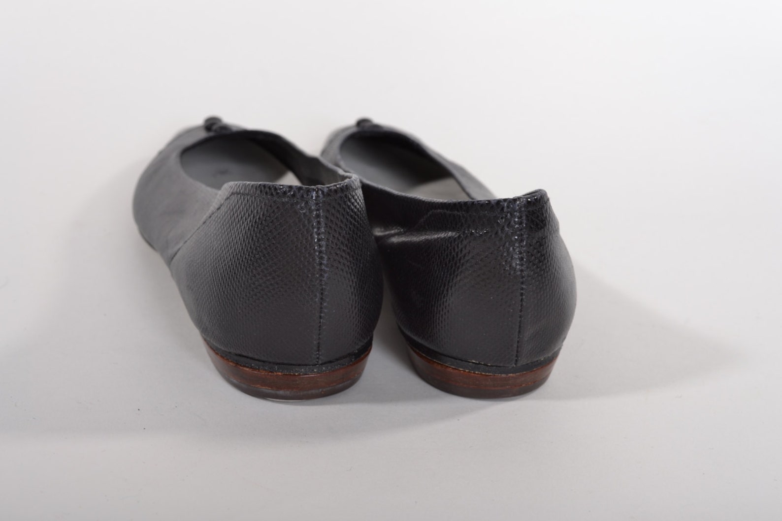 vintage 1960s black flats shoes - pointed square toe ballet flats - size 7.5aa