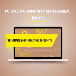 Peut inclure: Un écran d'ordinateur portable affichant un modèle de présentation pour une réunion de découverte. Le modèle a une bannière jaune avec le texte "Présentation pour rendez-vous découverte" et un fond brun avec des lignes jaunes.