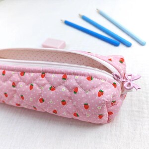 Étui à crayons matelassé fait main, porte-stylo en tissu de coton, sac à stylos fraise jolie pochette à crayons 21 cm*6 cm*5 cm