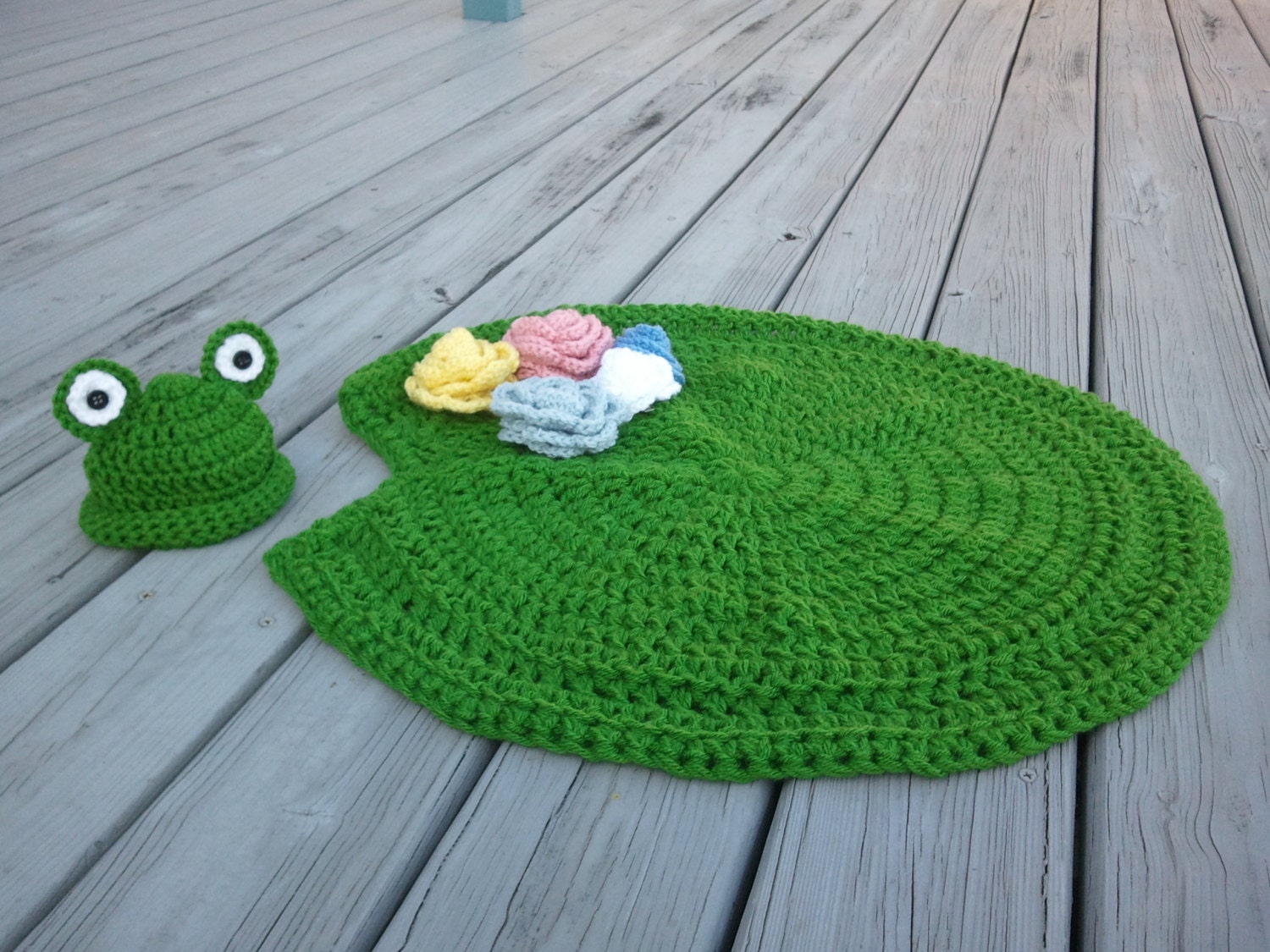 Lilypad Crumb Catcher & Splash Mat - Lime Green