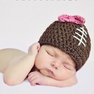 Baby meisje voetbal beanie hoed met boog, pasgeboren meisje voetbal hoed met rode of roze boog